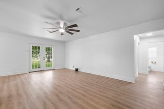 62 Greenbriar Dr in Conroe, TX - Building Photo - Building Photo