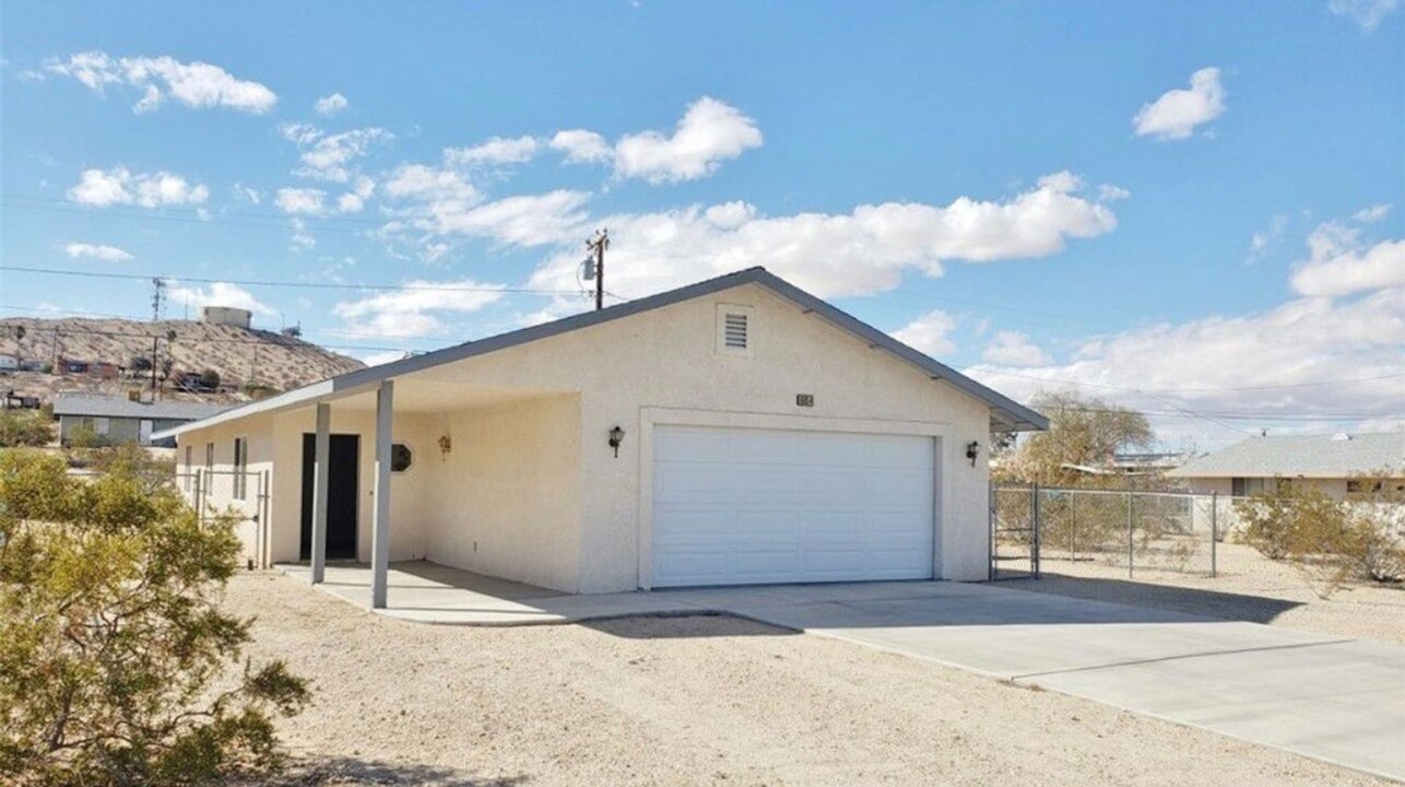 6654 Split Rock Ave in Twentynine Palms, CA - Building Photo