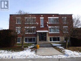 683 Irene Crescent in Ottawa, ON - Building Photo