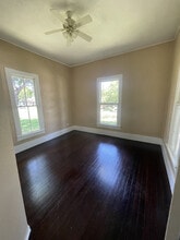 704 S Anglin St, Unit 2 Bedroom 1 Bath in Cleburne, TX - Building Photo - Building Photo