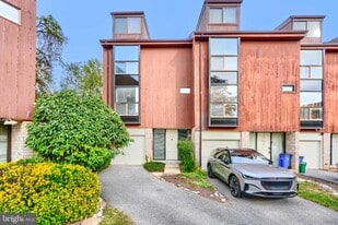 5520 Vantage Point Rd in Columbia, MD - Building Photo