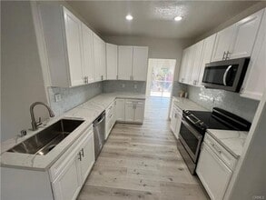 29641 Vacation Dr in Canyon Lake, CA - Building Photo - Building Photo