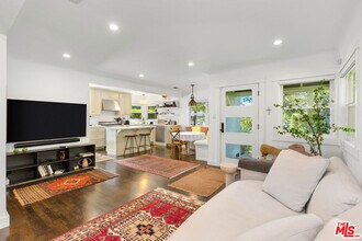 3954 Redwood Ave in Los Angeles, CA - Building Photo - Building Photo