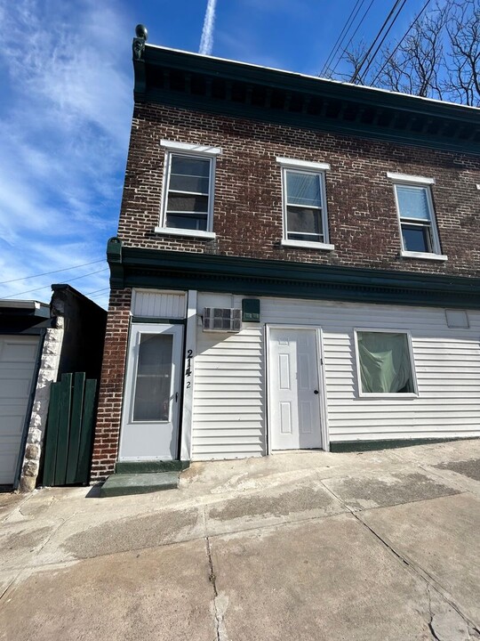 214 S 11th St in Easton, PA - Building Photo