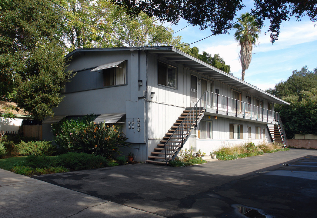 118 N Padre Juan Ave in Ojai, CA - Building Photo