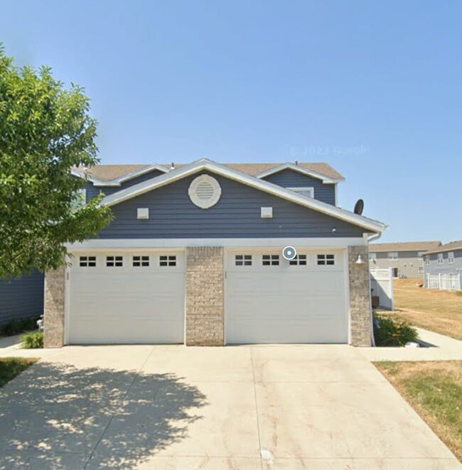 property at 510 Pointe Ct SW