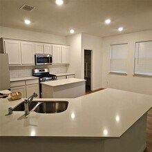 5905 Edward Dr in Aubrey, TX - Foto de edificio - Building Photo