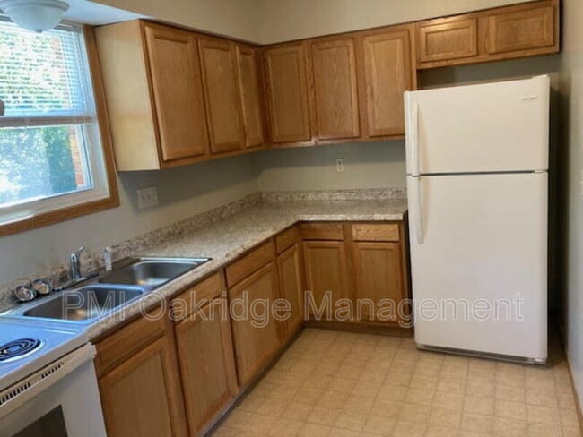 1112 W Main St in Troy, OH - Building Photo - Building Photo