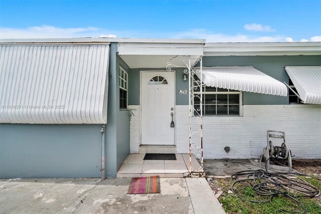 6241 SW 24th St in Miramar, FL - Building Photo - Building Photo