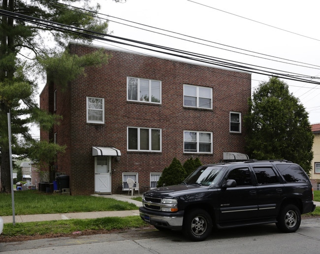 438-444 Burnley Ln in Drexel Hill, PA - Foto de edificio - Building Photo