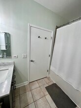 1301 W Madison St, Unit 310 in Chicago, IL - Building Photo - Building Photo