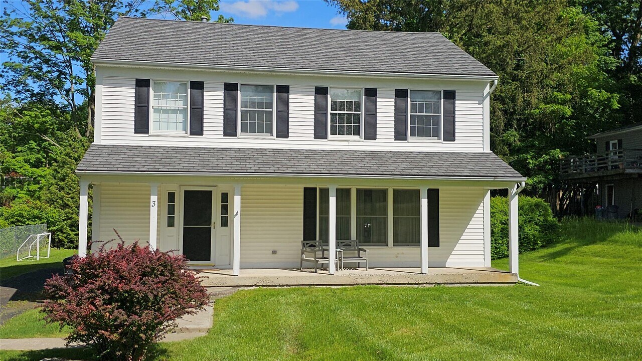3 Vinebrook Ave in Cornwall On Hudson, NY - Building Photo
