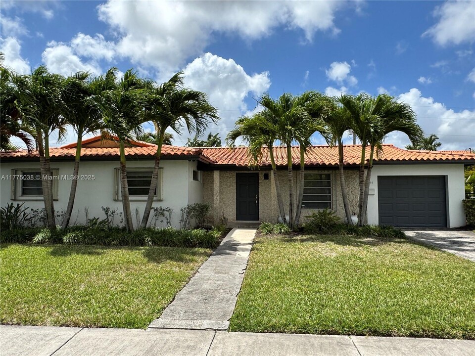 1430 SW 102nd Pl in Miami, FL - Building Photo