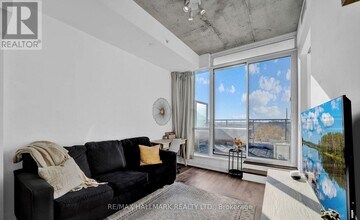 1238 Dundas St E in Toronto, ON - Building Photo - Building Photo