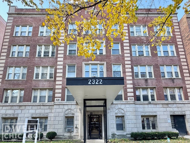 2325 N Commonwealth Ave, Unit S in Chicago, IL - Foto de edificio - Building Photo
