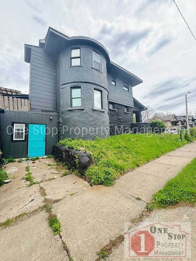 2500 E 42nd St in Kansas City, MO - Building Photo - Building Photo
