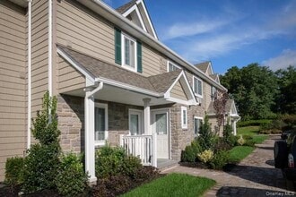 308 Cassa Loop in Holtsville, NY - Building Photo - Building Photo