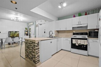 104 SW 9th St in Miami, FL - Building Photo - Building Photo
