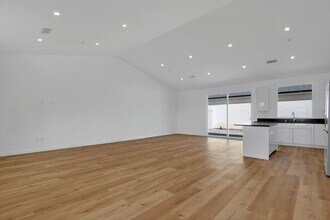 20711 Bryant St in Los Angeles, CA - Building Photo - Building Photo