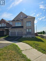 40 Thatcher Crescent in East Gwillimbury, ON - Building Photo