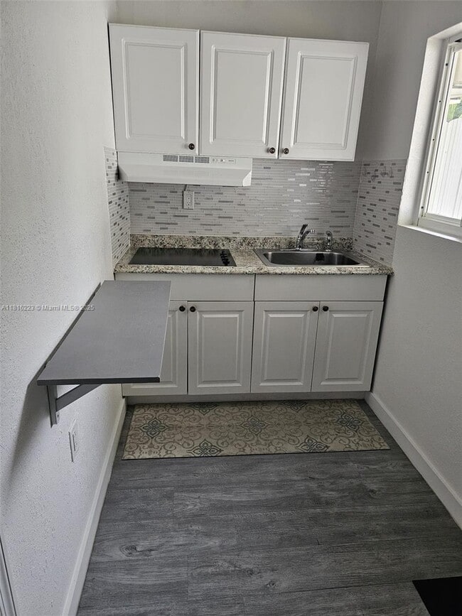 23 Miami Gardens Rd in West Park, FL - Building Photo - Building Photo