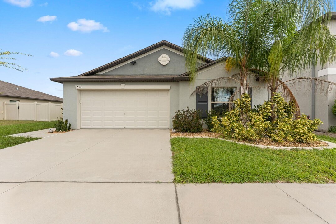 7314 King Crk Dr in Sun City Center, FL - Building Photo