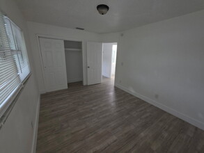 Broadway Apartments in Ft. Myers, FL - Foto de edificio - Building Photo