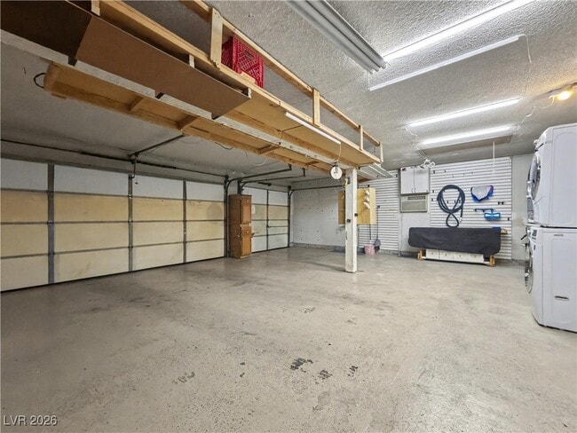 property at 4585 Casa Mia Cir