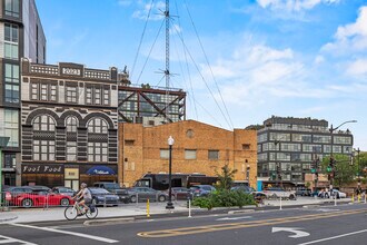 2030 8th St NW, Unit 313 in Washington, DC - Foto de edificio - Building Photo