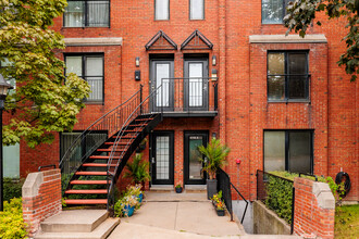 4078 Décarie Boul in Montréal, QC - Building Photo - Building Photo