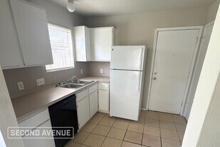 993 Shelton Ln in Channelview, TX - Building Photo