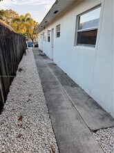 212 NE 41st St-Unit -212 in Oakland Park, FL - Foto de edificio - Building Photo