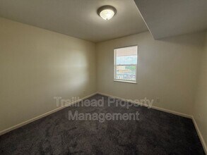 1100 N Noland Rd in Independence, MO - Foto de edificio - Building Photo