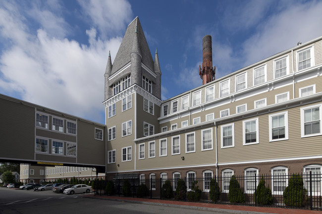 Bostonian Shoe Lofts in Whitman, MA - Foto de edificio - Building Photo