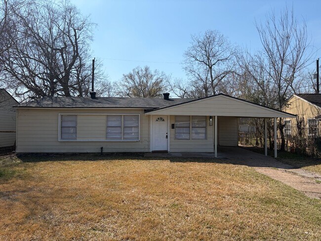 property at 5402 Lyndhurst Dr