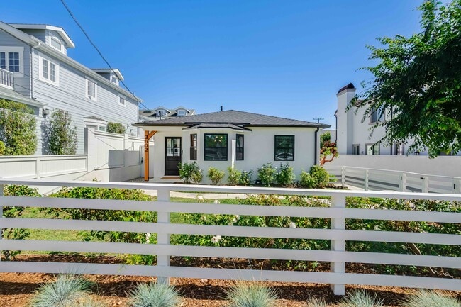 2602 Huntington Ln, Unit A in Redondo Beach, CA - Building Photo - Building Photo