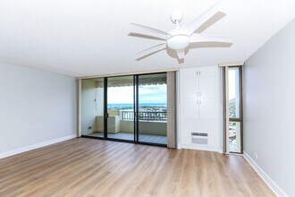 6750 Hawaii Kai Dr in Honolulu, HI - Building Photo - Building Photo