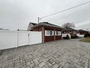 159 42nd St in Lindenhurst, NY - Foto de edificio - Building Photo