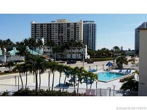 1770 79th Street Causeway-Unit -D207 in North Bay Village, FL - Foto de edificio - Building Photo