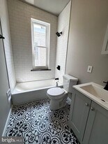 2416 N Hollywood St in Philadelphia, PA - Building Photo