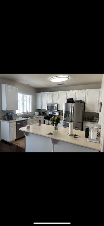 118 W Douglas Ave in El Cajon, CA - Building Photo