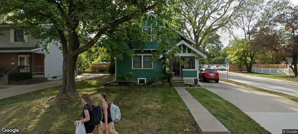 311 Melrose Ct in Iowa City, IA - Foto de edificio