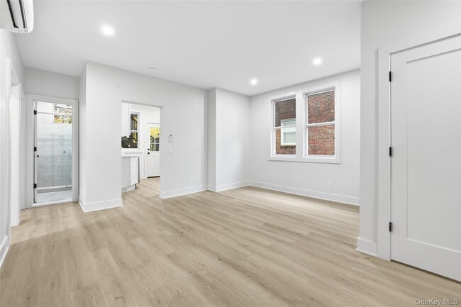 36 Dunwoodie St in Yonkers, NY - Building Photo - Building Photo