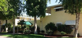 Hilton Apartments in Phoenix, AZ - Building Photo