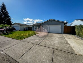 5229 Lacey Ct N in Keizer, OR - Building Photo - Building Photo