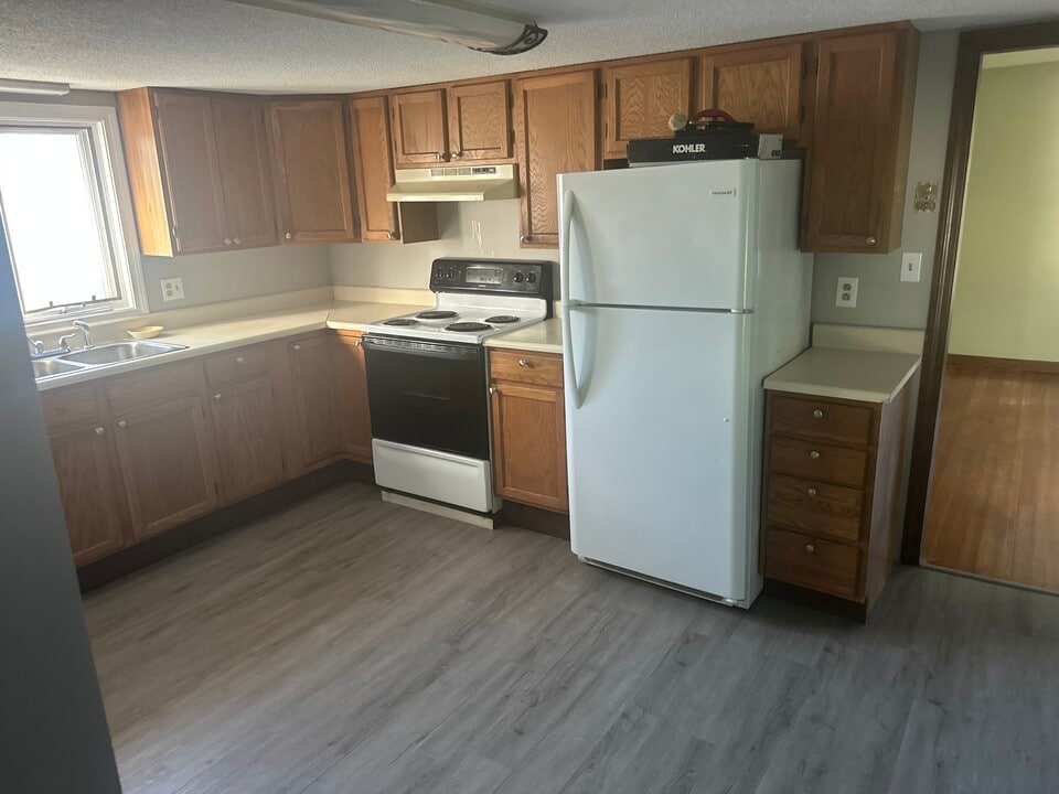 12 Grand St, Unit 2nd floor in Westfield, MA - Building Photo