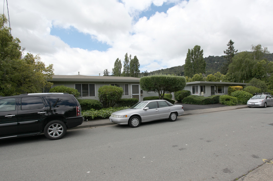 23 Redwood Ave in Corte Madera, CA - Building Photo