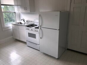 1529 Adams Ave, Unit 3rdFloorREAR in Dunmore, PA - Foto de edificio - Building Photo