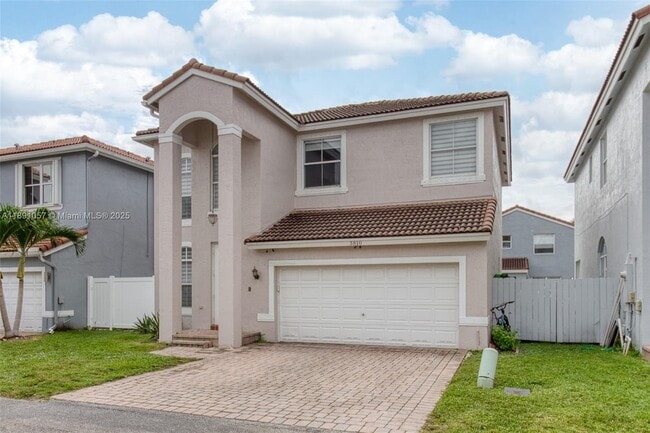 3810 SW 51st St in Fort Lauderdale, FL - Foto de edificio - Building Photo