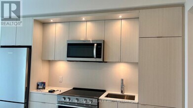 60 Central Park Roadway in Toronto, ON - Building Photo - Building Photo